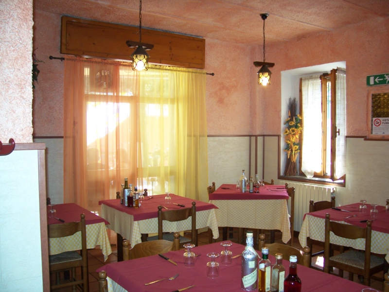  Image name: LocandaLaContea08.jpg 
 width: 800 pixel 
 height: 601 pixel 
 Size: 377656 bytes 
 Click to enlarge 